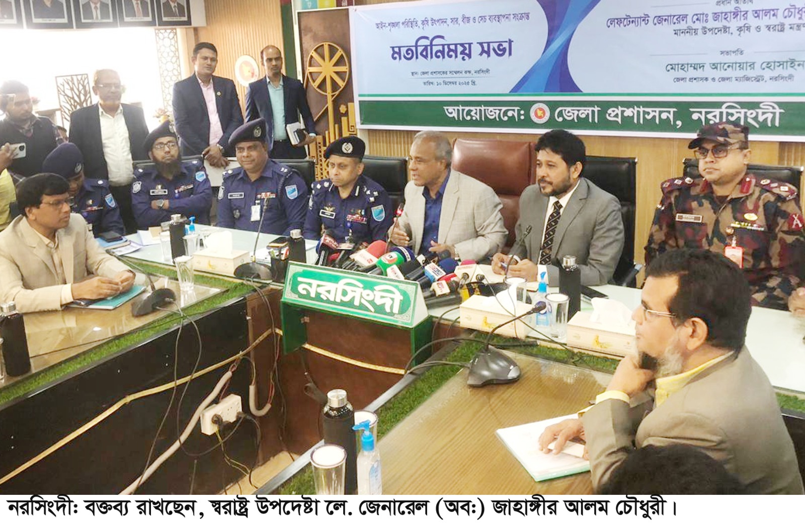 নরসিংদীতে অবৈধ অস্ত্রের ঝনঝনানি বন্ধে সব ধরনের ব্যবস্থা নেয়া হবে – স্বরাষ্ট্র উপদেষ্টা