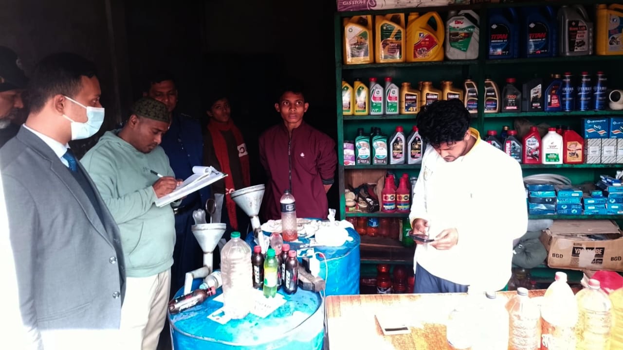 পলাশে অতিরিক্ত দামে এলপি গ্যাস বিক্রি করার অপরাধে এক ব্যবসায়ীকে অর্থদন্ড